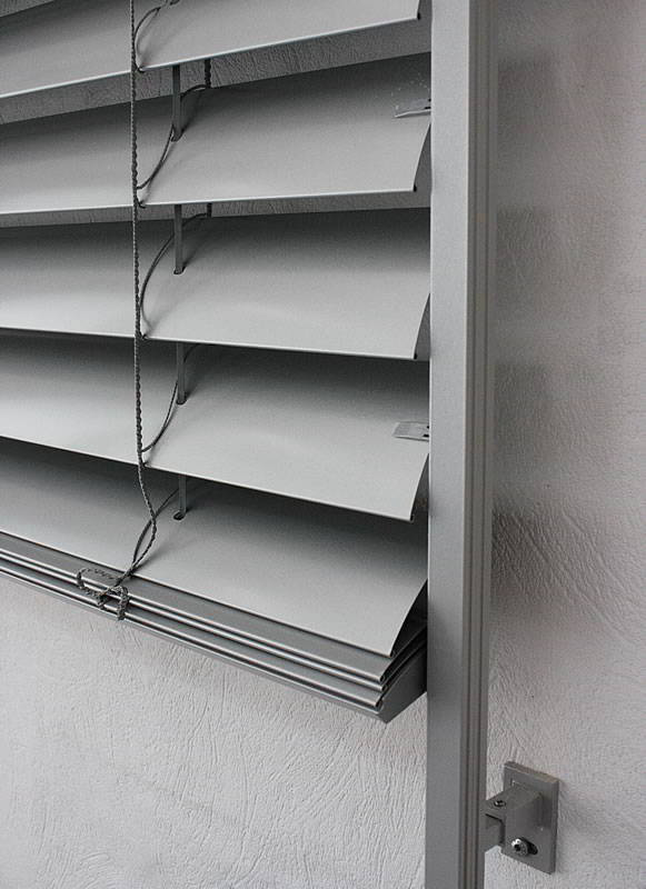Außenjalousie mit Schienenführung Detail