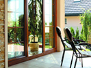 Ecoline® Parallel-Schiebe-Kipptüren im Ambiente; Bild: © Ecoline