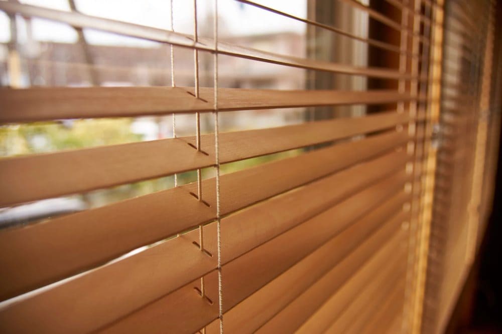 Holzjalousie Detailbild - Leiterkordel