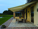 Brustor® Markise B27 mit LED-Beleuchtung; Bild: © Brustor