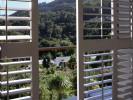 Shutters vor dem Fenster