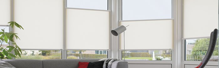 Auf die Scheibe geklebtes Nano Rollo