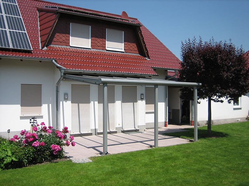 Montage gegen die Wand: Terrassenüberdachung Ecoline