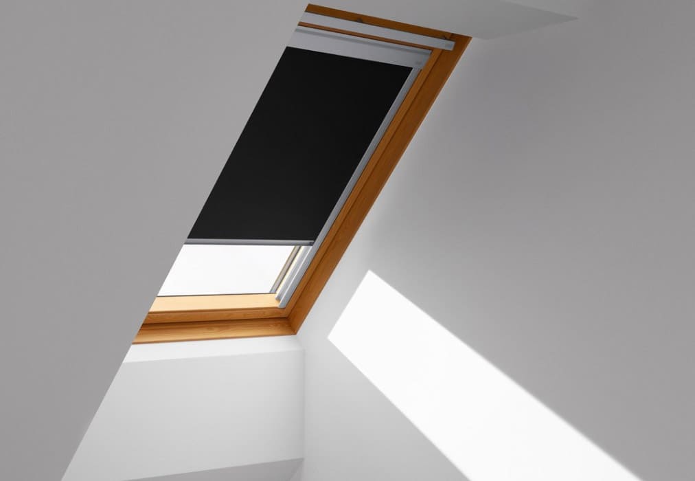 Ideale Verdunkelung durch das Verdunkelungsrollo Classic von VELUX
